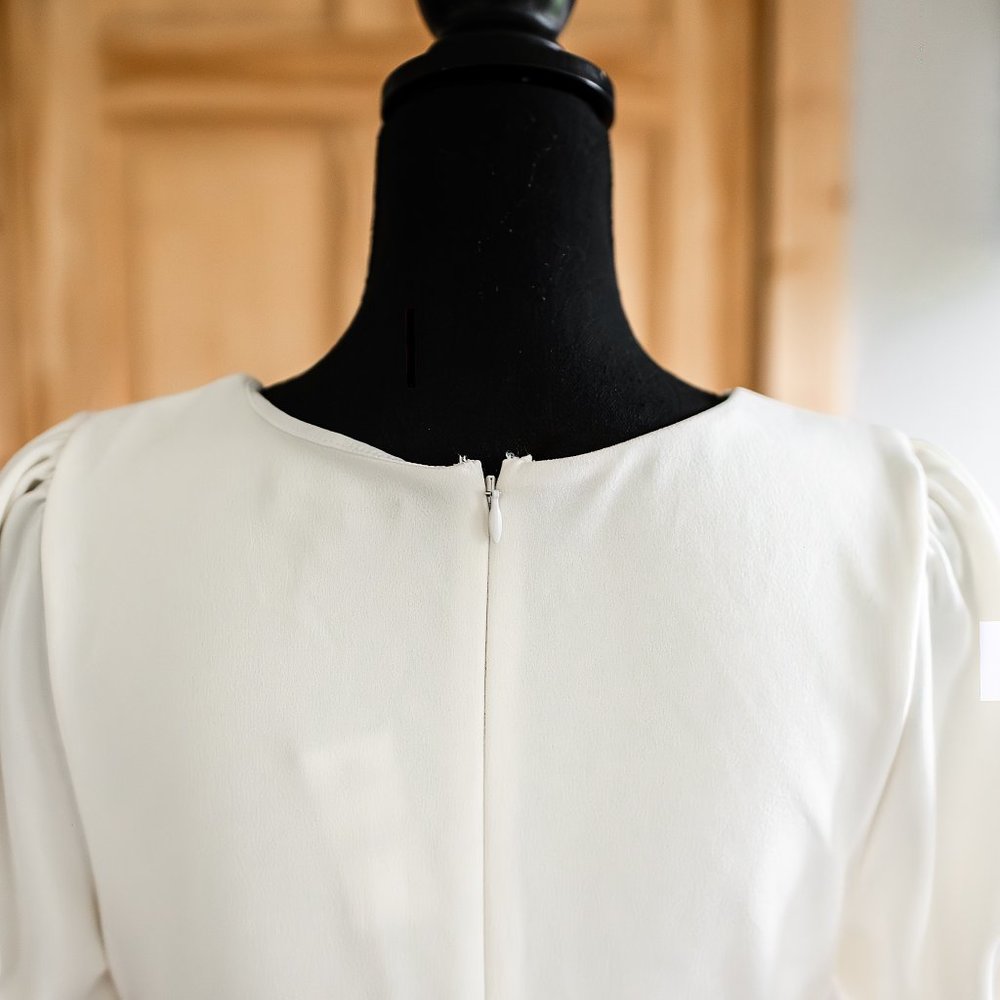 NWT Express Puff Sleeve Sheath Dress with Tie Waist in Winter White Size Medium - Picture 5 of 13